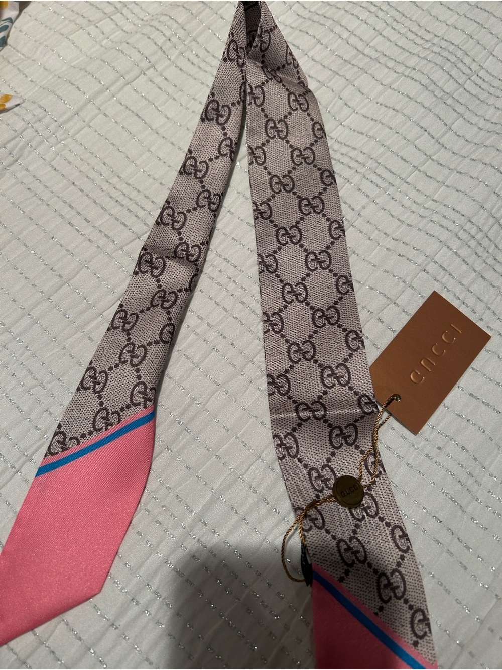 Gucci Beige Monogram Silk Twilly with Pink Tips - Picture 2 of 2